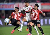 Flamengo e Estudiantes empatam sem gols na ida da semifinal da Libertadores
