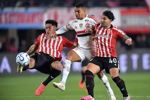 Flamengo e Estudiantes empatam sem gols na ida da semifinal da Libertadores