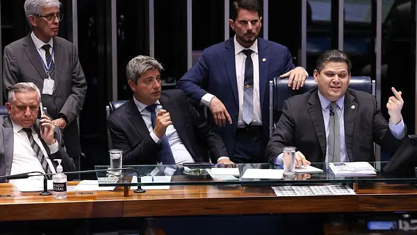 Alcolumbre retira PEC da Segurança Pública da pauta do Senado para buscar acordo sobre emendas