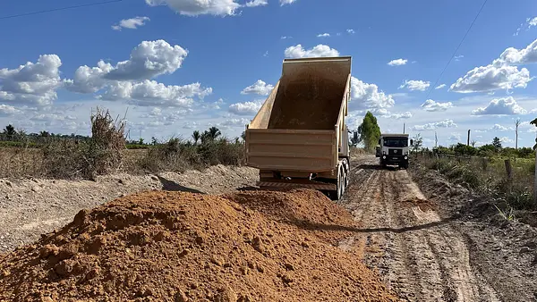 Prefeitura de Cujubim intensifica recuperação das estradas rurais para garantir mobilidade e fortalecer a produção no campo